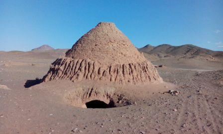 انارک/ فروردین 1394/ آب انبار علم حاج باقری انارک/ فروردین 1394/ آب انبار علم حاج باقری